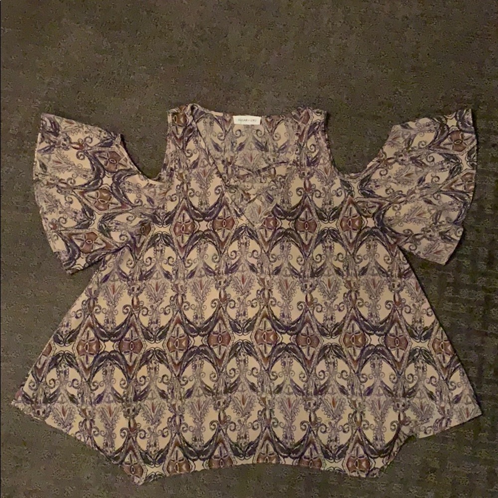 Sugar + Lips light top
